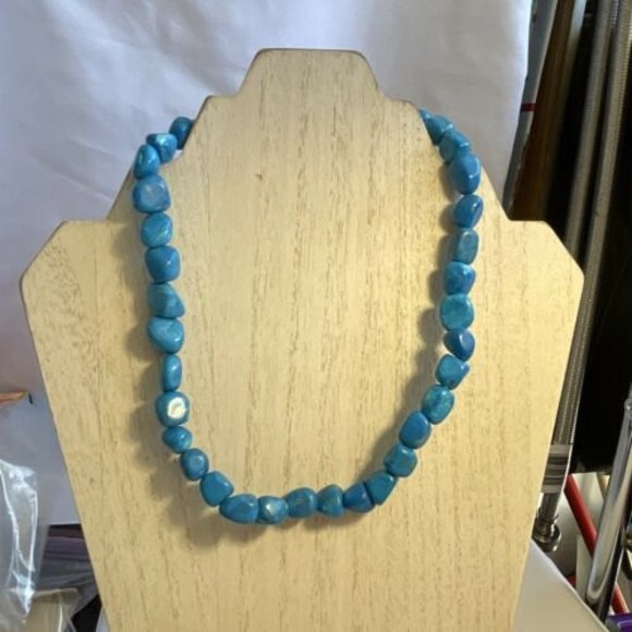 Chunky Turquoise Colored Blue Stone Beaded Necklace 16" - Picture 3 of 3